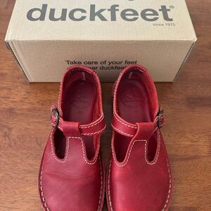 Duckfeet Women's Red Leather Flats